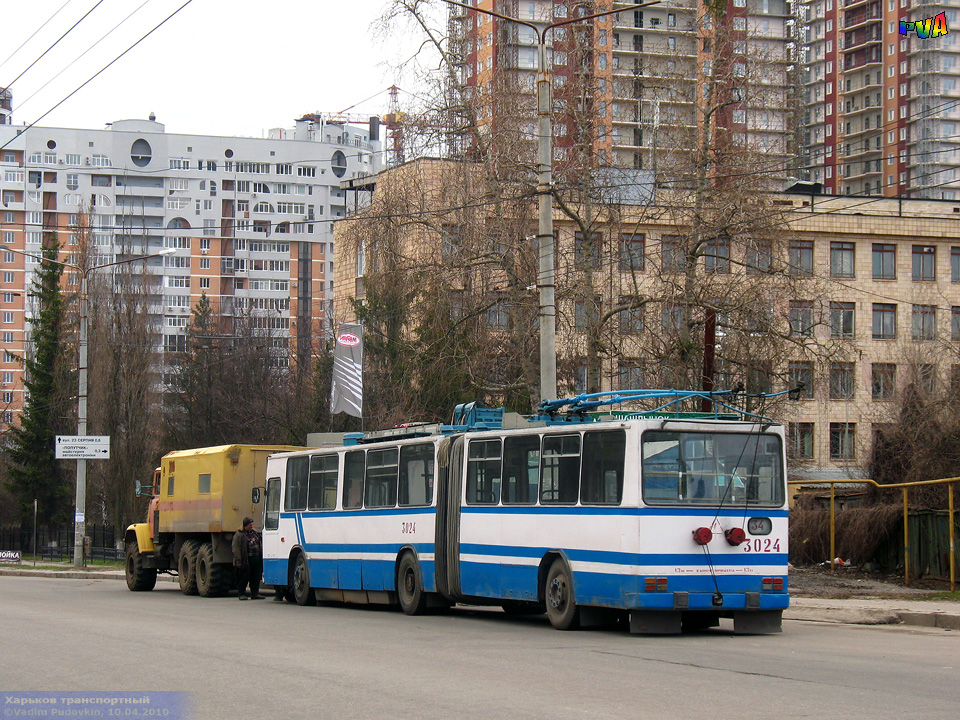 ROCAR-E217 #3024 и КрАЗ-260 гос.# 380-34ХА на проспекте Ленина в районе Института Низких температур