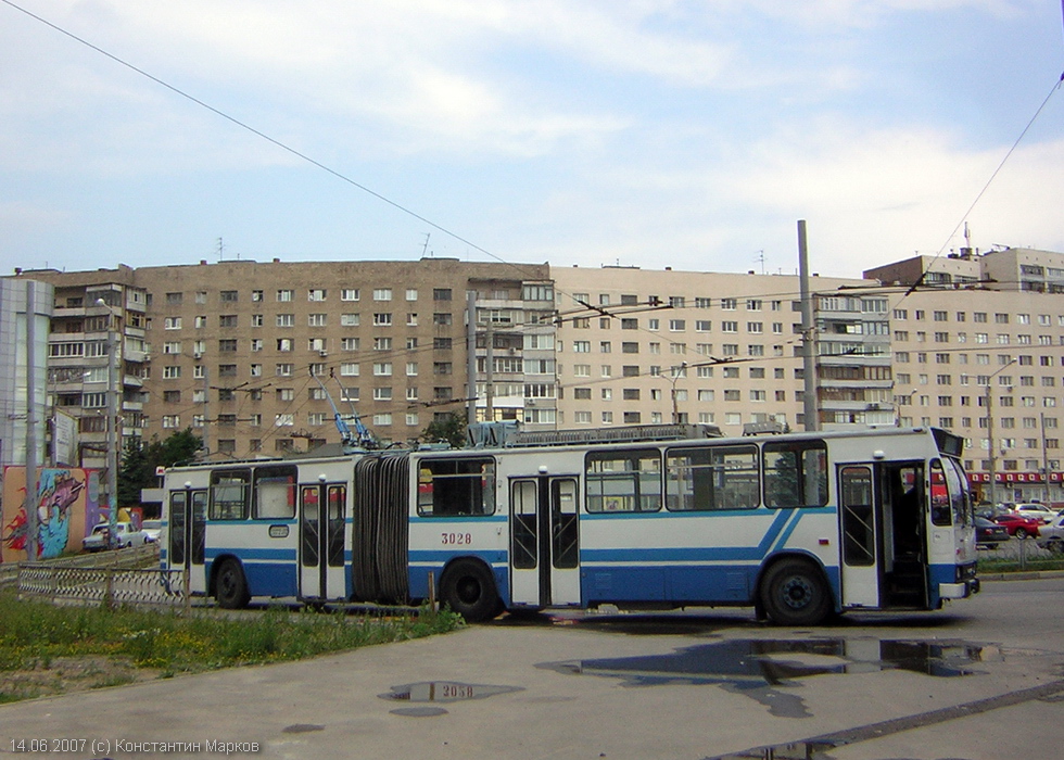 ROCAR-E217 #3028 2-го маршрута на конечной станции "Ст. метро "23 Августа"