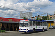 Škoda-14Tr18/6M #2402 1-го маршрута разворачивается на конечной станции "Ст.метро "Маршала Жукова"