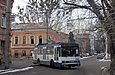 Škoda-14Tr18/6M #2402 5-го маршрута поворачивает с улицы Кузнечной в Лопатинский переулок