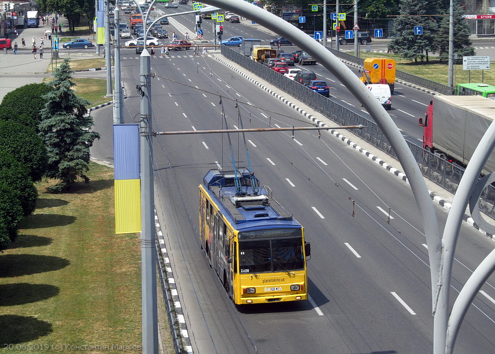 Škoda 14Tr18/6M #2408 5-го маршрута на проспекте Гагарина в районе перекрестка с улицей Молочной