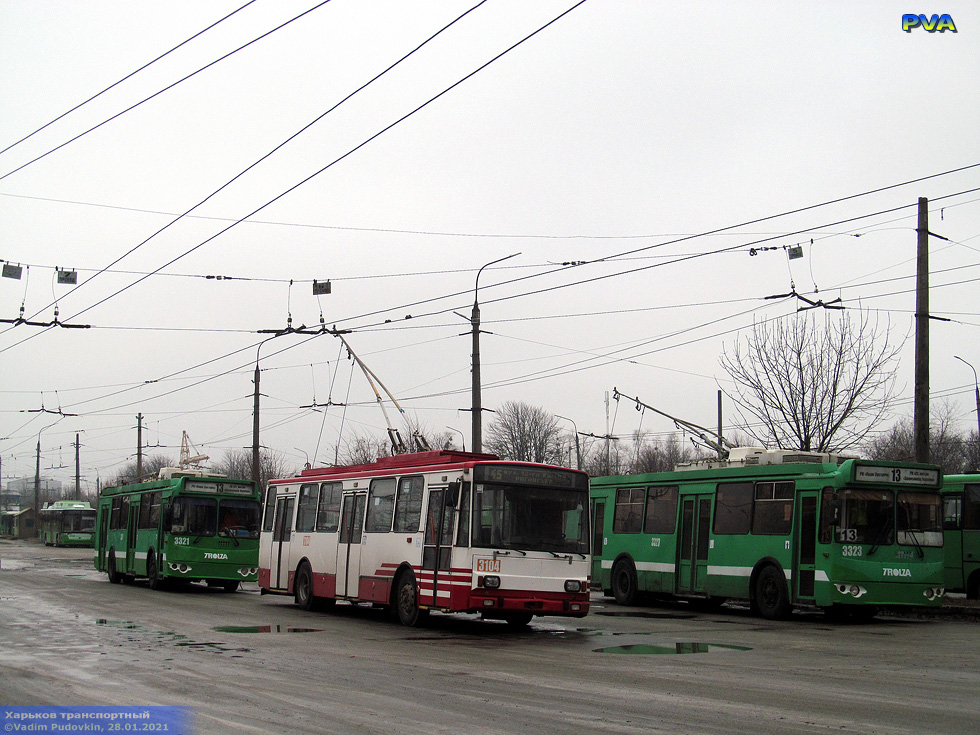 Škoda-14Tr17/6M #3104, ЗИУ-682Г-016-02 #3323 и #3321 в открытом парке Троллейбусного депо №3
