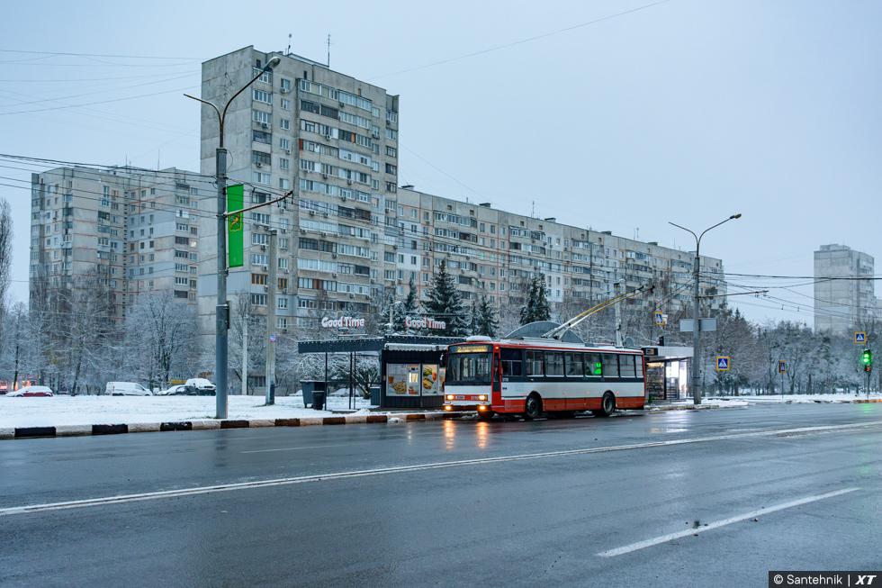 Škoda-14Tr17/6M #3110 2-го маршрута на проспекте Людвига Свободы перед отправлением от одноименной остановки