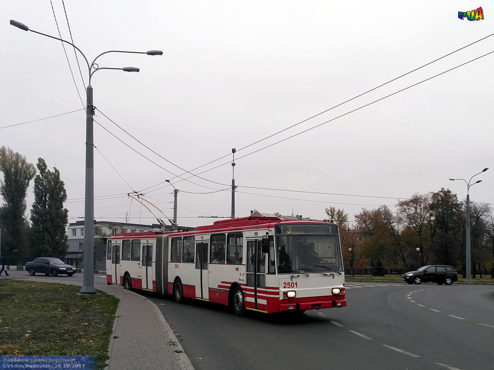 Škoda-15Tr #2501 3-го маршрута выезжает с Подольского моста на круговую развязку Гимназической набережной и улицы Вернадского