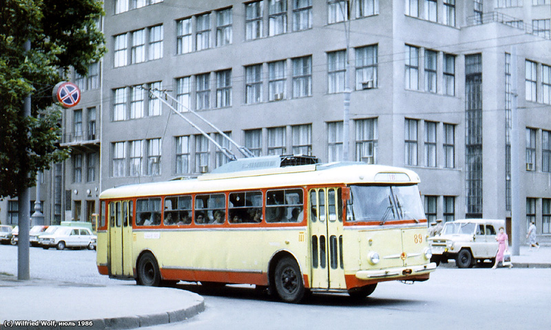Skoda-9Tr16 #89 18-го маршрута на перекрестке проспектов Ленина и "Правды"