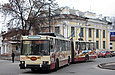 ЮМЗ-Т1 #2027 3-го маршрута поворачивает с улицы Гамарника на улицу Кузнечную