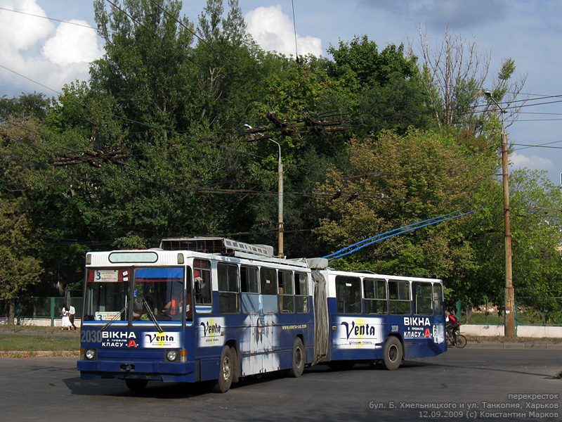 ЮМЗ-Т1 #2030 3-го маршрута поворачивает с бульвара Богдана Хмельницкого на улицу Танкопия