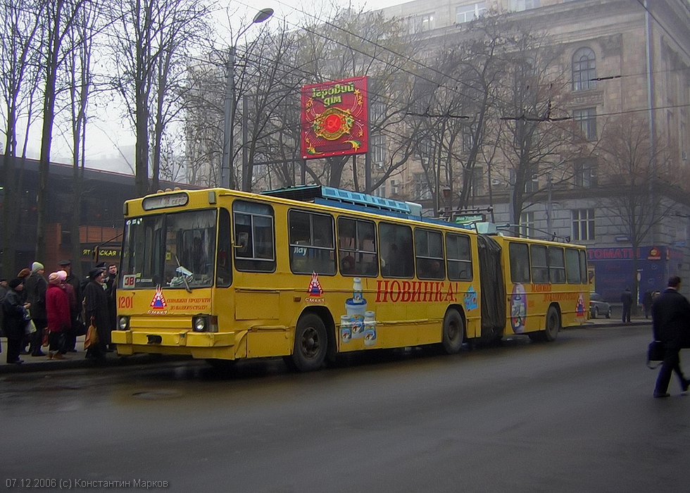ЮМЗ-Т1 #2034 38-го маршрута на проспекте Правды возле станции метро "Университет"