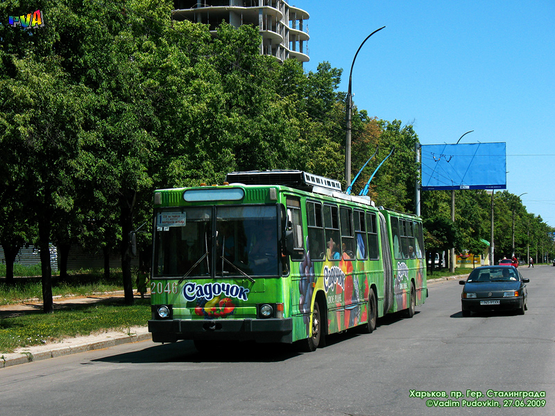 ЮМЗ-Т1 #2046 1-го маршрута на проспекте Героев Сталинграда следует к конечной станции "Микрорайон 28"