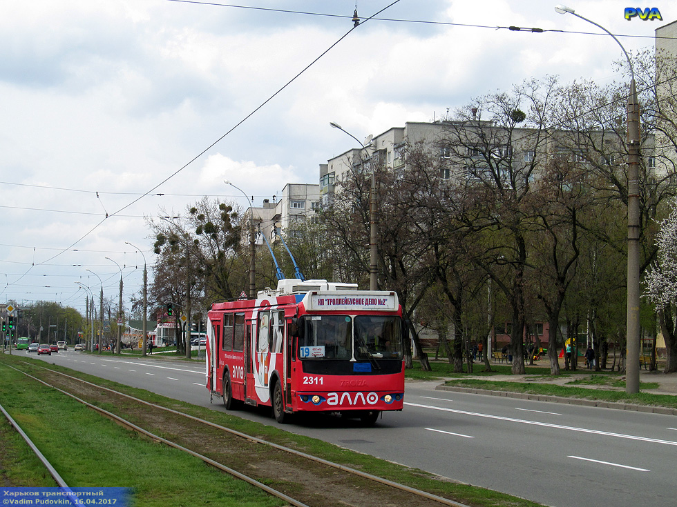 ЗИУ-682Г-016-02 #2311 19-го маршрута на проспекте Героев Сталинграда в районе улицы Аскольдовской