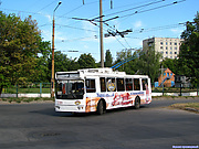 ЗИУ-682Г-016-02 #2319 3-го маршрута поворачивает с бульвара Богдана Хмельницкого на улицу Танкопия