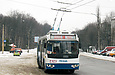 ЗИУ-682Г-016-02 #2323 18-го маршрута на улице Деревянко подъезжает к остановке "Дубрава"