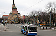 ЗИУ-682Г-016-02 #2331 11-го маршрута пересекает улицу Клочковскую, выезжая с Купеческого моста на Соборный спуск