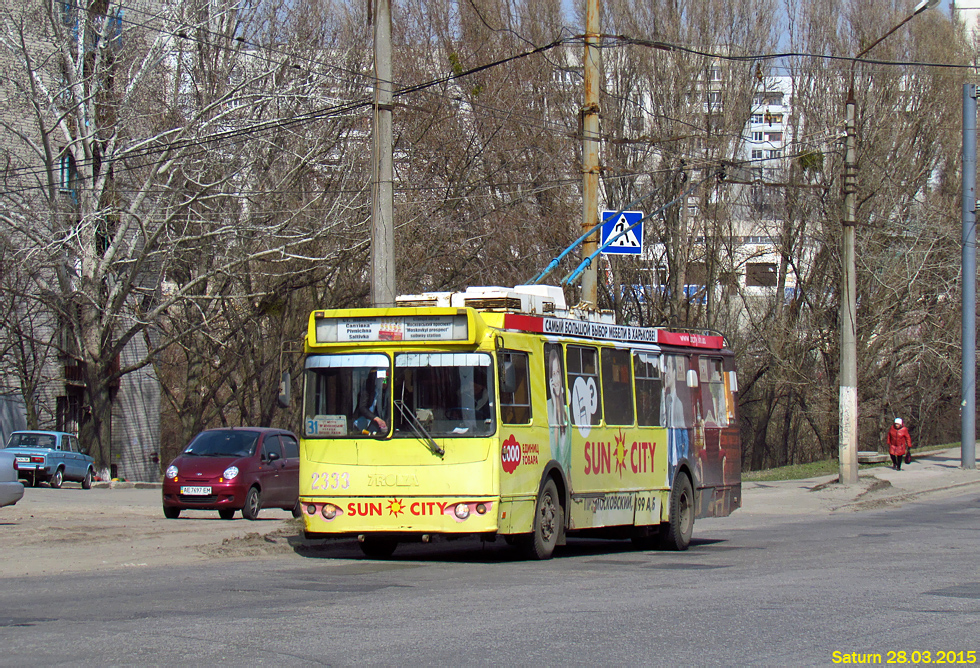 ЗИУ-682Г-016-02 #2333 31-го маршрута на улице Гвардейцев Широнинцев в районе улицы Тимуровцев