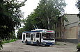 ЗИУ-682Г-016-02 #2338 35-го маршрута на улице Ньютона перед въездом в Троллейбусное депо №2
