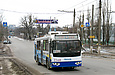 ЗИУ-682Г-016-02 #2348 27-го маршрута на проспекте Постышева поднимается на путепровод через железнодорожную линию Золочевского направления