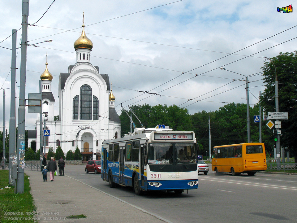 ЗИУ-682Г-016-02 #3301 2-го маршрута на проспекте Ленина отправился от остановки "Рождественская церковь"