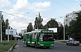 ЗИУ-682Г-016-02 #3302 42-го маршрута поворачивает с улицы Барабашова на улицу Валентиновскую