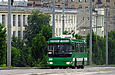 ЗИУ-682Г-016-02 #3303 2-го маршрута на Московском проспекте поднимается на Корсиковский путепровод