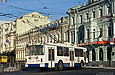 ЗИУ-682Г-016-02 #3304 39-го маршрута поворачивает с площади Конституции на улицу Сумскую