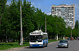 ЗИУ-682Г-016-02 #3309 24-го маршрута на проспекте 50-летия ВЛКСМ на фоне "24-этажки" — известного всему городу жилого дома в Салтовском жилмассиве