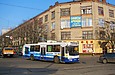 ЗИУ-682Г-016-02 #3310 2-го маршрута поворачивает с улицы Богдана Хмельницкого на площадь Восстания