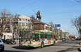 ЗИУ-682Г-016-02 #3310 2-го маршрута на проспекте Ленина на перекрестке с проспектом Правды