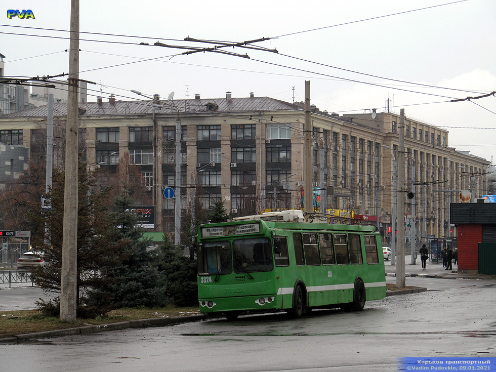 ЗИУ-682Г-016-02 #3324 на разворотном круге "Станция метро "Научная"