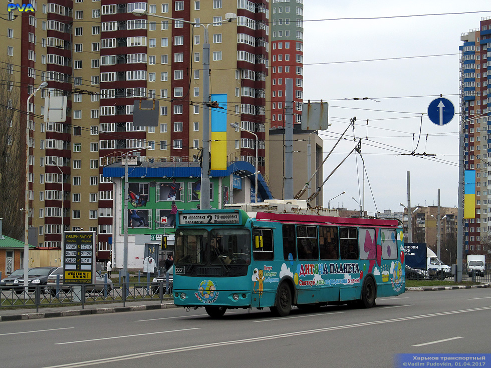 ЗИУ-682Г-016-02 #3331 2-го маршрута на проспекте Науки возле улицы 23-го Августа