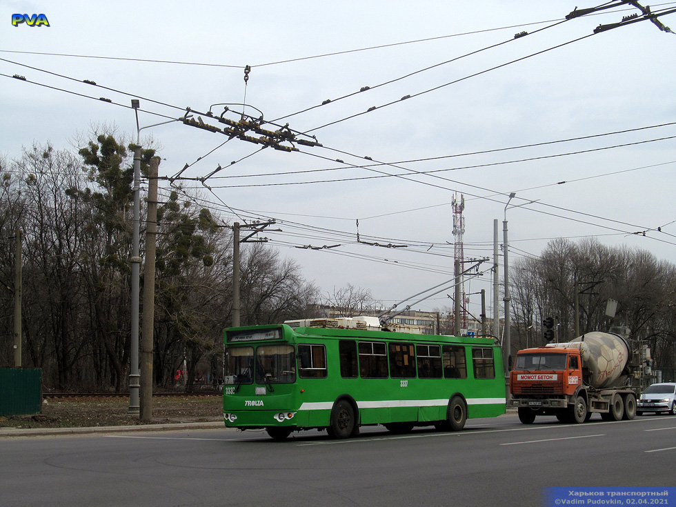 ЗИУ-682Г-016-02 #3337 7-го маршрута на Московском проспекте возле улицы 12-го Апреля