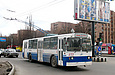 ЗИУ-682 #277 24-го маршрута на проспекте 50-летия ВЛКСМ пересекает улицу Гвардейцев-Широнинцев