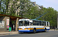 ЗИУ-682 #302 42-го маршрута на улице Гвардейцев-Широнинцев перед отправлением от остановки "Микрорайон 524"