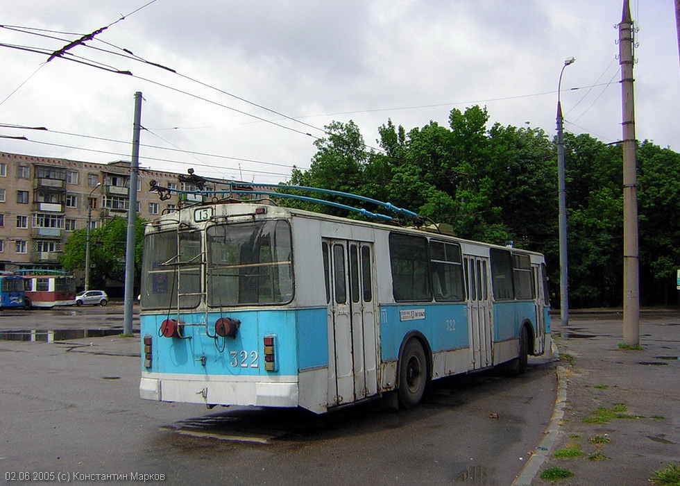 ЗИУ-682 #322 13-го маршрута на конечной станции "25-й микрорайон"