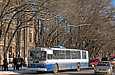 ЗИУ-682 #344 36-го маршрута стоит на светофоре перед поворотом на бульвар Богдана Хмельницкого