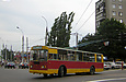 ЗИУ-682 #346 7-го маршрута выезжает с разворотного круга "Микрорайон 28" на проспект Героев Сталинграда