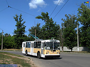 ЗИУ-682 #346 2-го маршрута поворачивает с улицы Академика Проскуры на разворотный круг "Проспект Жуковского"