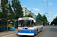 ЗИУ-682 #385 42-го маршрута на улице Блюхера подъезжает к остановке "Микрорайон 521"