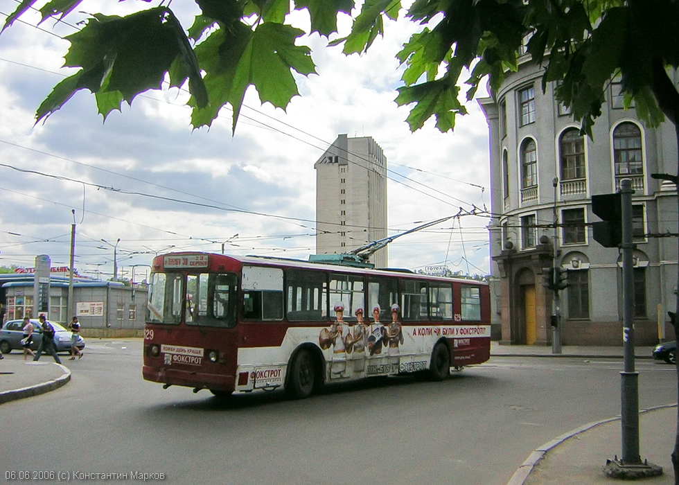 ЗИУ-682 #629 на перекрестке улиц Красноармейской и Карла Маркса