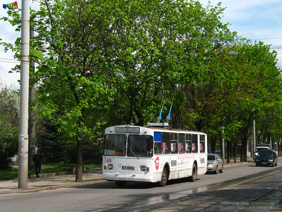ЗИУ-682 #740 35-го маршрута на Московском проспекте перед поворотом в Спортивный переулок