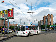 ЗИУ-682 #740 63-го маршрута поворачивает с проспекта Героев Сталинграда на проспект Гагарина