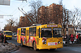 ЗИУ-682 #852 6-го маршрута на проспекте Гагарина проезжает через перекресток с улицей Одесской и проспектом Героев Сталинграда