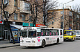 ЗИУ-682 #879 18-го маршрута на проспекте Ленина отправляется от остановки "Улица Космическая"
