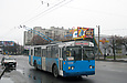ЗИУ-682 #880 5-го маршрута на проспекте Гагарина подъезжает к остановке "Улица Зерновая"