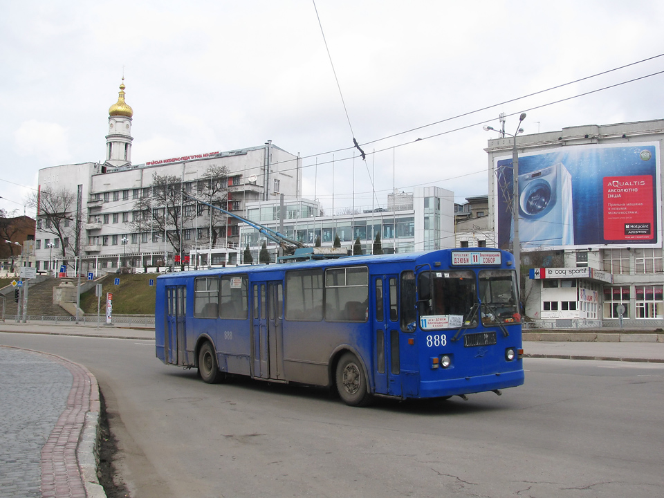 ЗИУ-682Г-016(012) #888 11-го маршрута на Пролетарской площади при следовании в депо