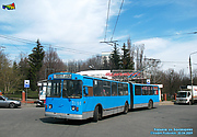 ЗИУ-683Б00 #3101 18-го маршрута в переулке Балакирева отправляется от конечной станции "Больница скорой и неотложной помощи"