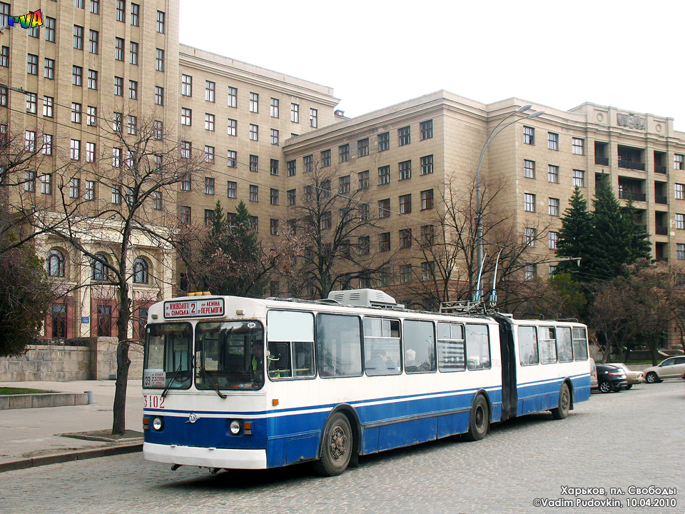 ЗИУ-683Б00 #3102 2-го маршрута на площади Свободы возле корпуса Харьковского Национального университета